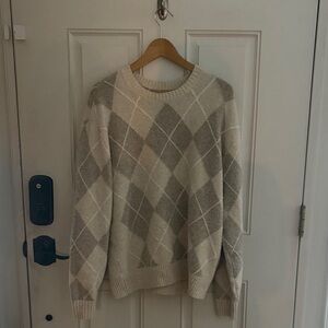 Hollister Cream and Gray Argyle Sweater